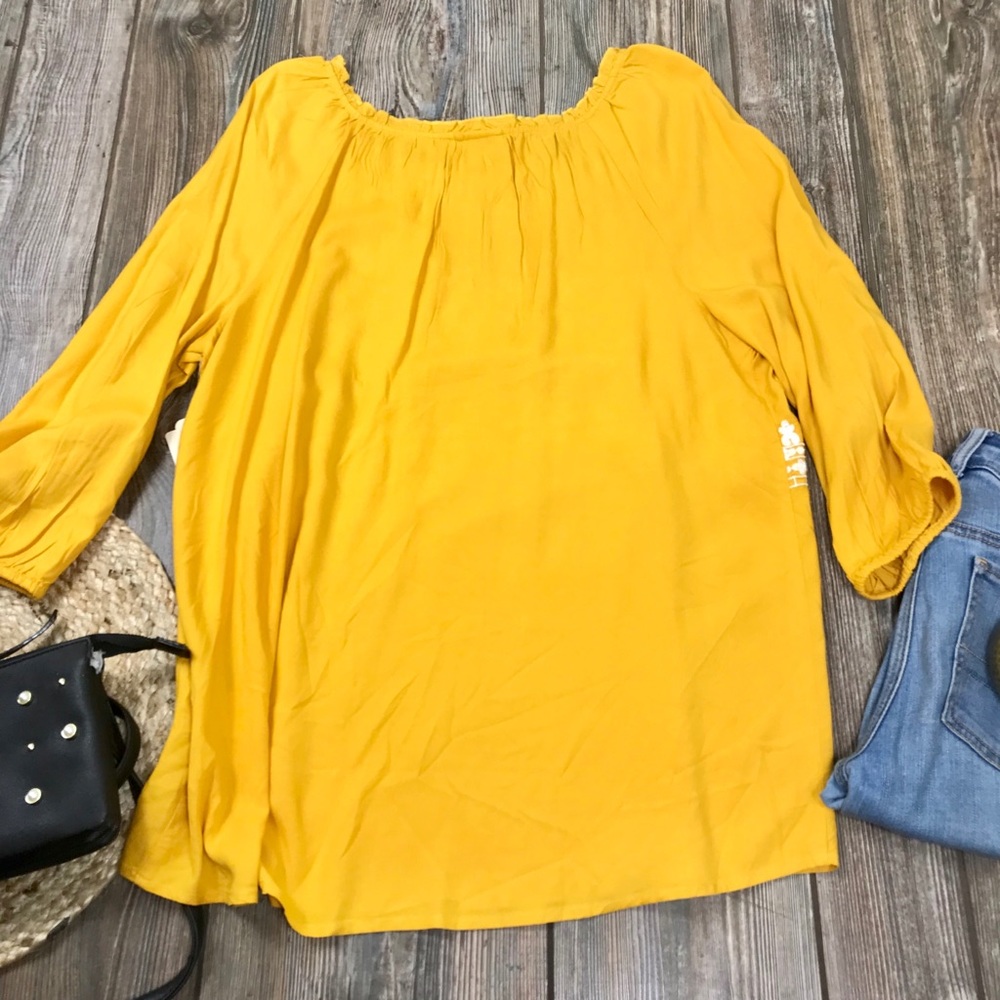 ST. JOHN’S BAY embroidered yellow/gold top - Picture 6 of 7